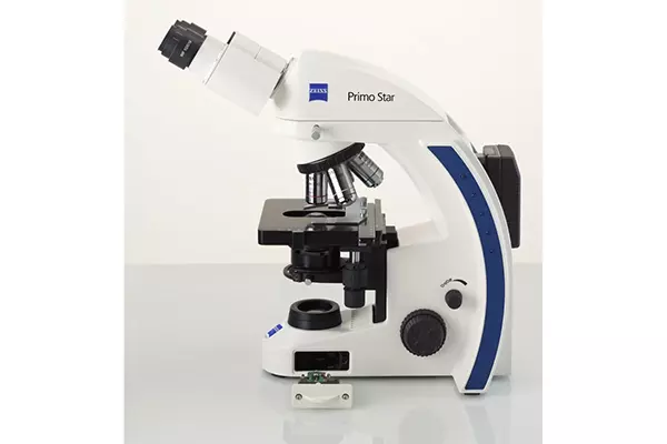 Microscopio ergonométrico de iluminacion LED￼